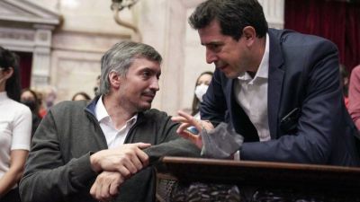 En una cumbre secreta, La C�mpora decidi� que por ahora se queda en el Gobierno