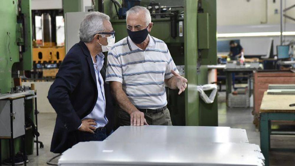 Zamora visit las instalaciones de la empresa Multicontrol S.A en Troncos del Talar