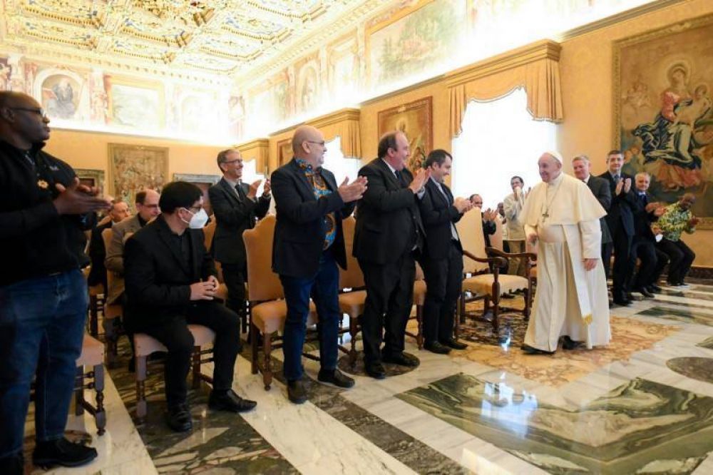 5 pistas del Papa para saber “mirar más allá” (en un discurso a los religiosos maristas)