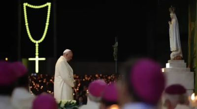 El mundo unido al Papa en una plegaria a la Virgen por la paz