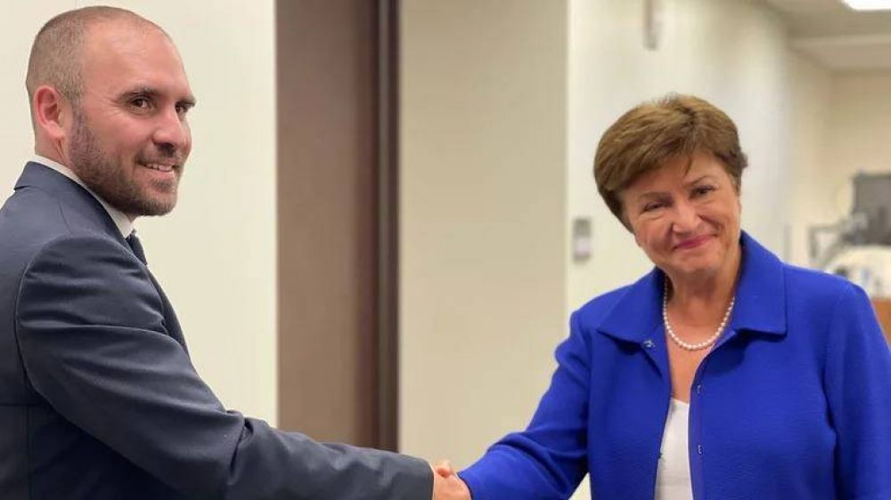 El directorio del FMI aprob� el acuerdo con la Argentina y el Gobierno consigui� refinanciar los USD 45.000 millones