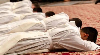 13 nuevos sacerdotes dan esperanza a una Iglesia �herida y despedazada�