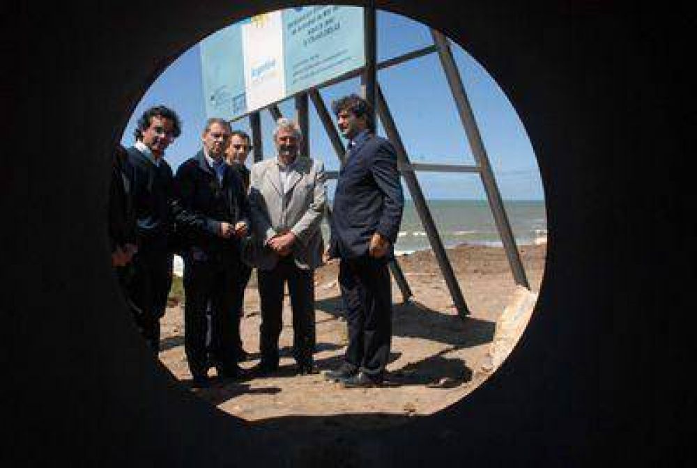 Lleg� la primera tanda de materiales para el emisario submarino