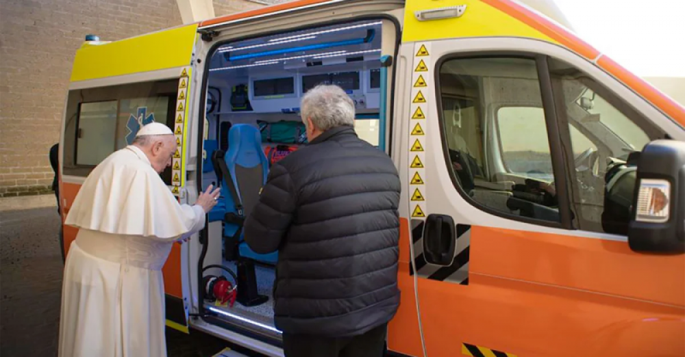Una ambulancia donada por Francisco ser� llevada a Ucrania