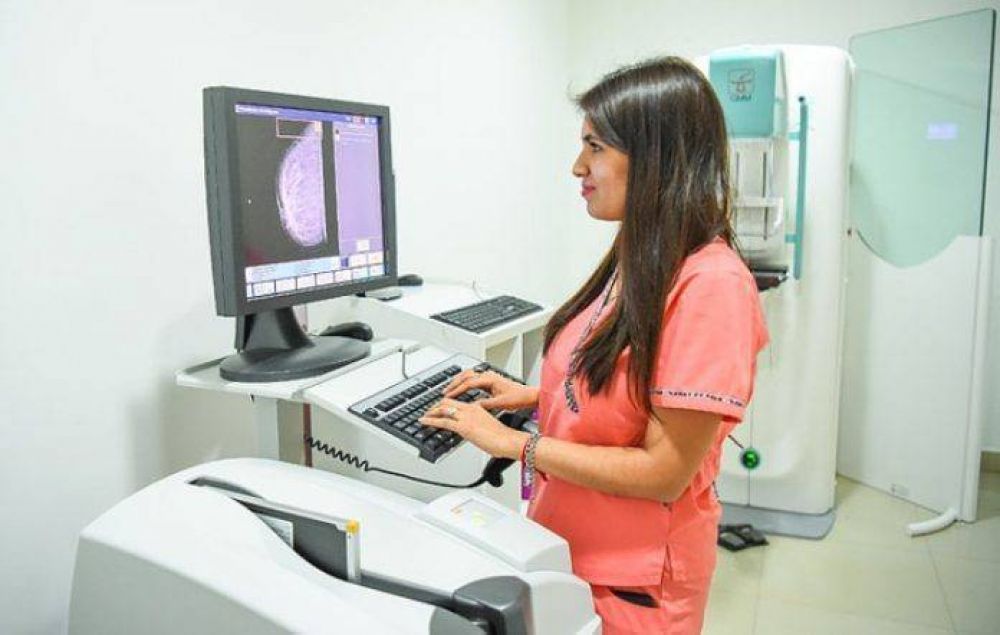 Escobar brinda atencin gratuita para la realizacin de mamografas y tests de ETS