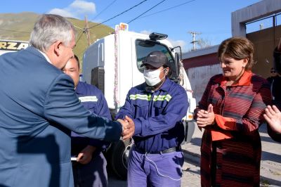 Morales entregó en Volcán un camión compactador para mejorar la Gestión de Residuos
