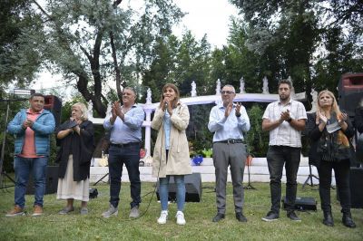 Julio y Gisela Zamora reconocieron la labor social de vecinas de la localidad de Benav�dez