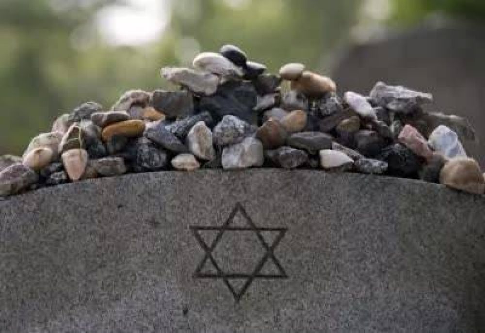 Por qu los judos ponemos piedras sobre las tumbas que visitamos?