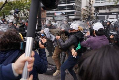 Gobierno porteño reprimió el acampe piquetero: piden la renuncia del ministro de Seguridad