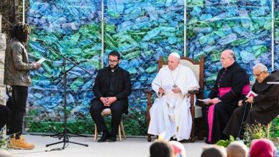 Desde Malta, el Papa exhort� al mundo a mirar a los migrantes como hermanos