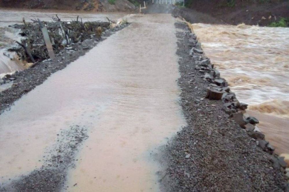 El puente provisorio del arroyo Pindaytí nuevamente cortado por desborde