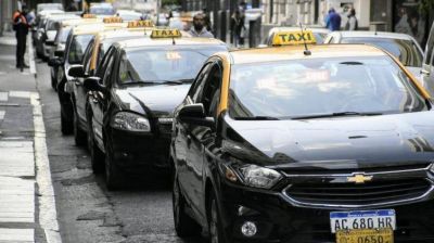 Taxistas piden suba de tarifa