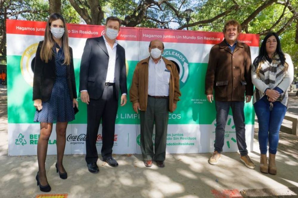 El municipio de Berazategui y Coca-Cola presentaron una estacin de reciclaje