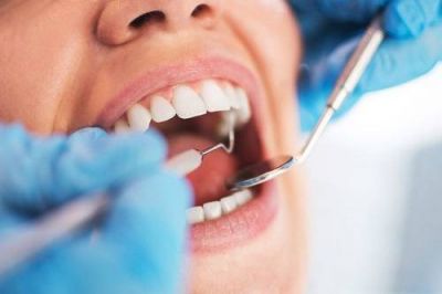 Odontólogos advierten que el arancel mínimo impuesto por el Colegio “coarta el derecho a la salud”