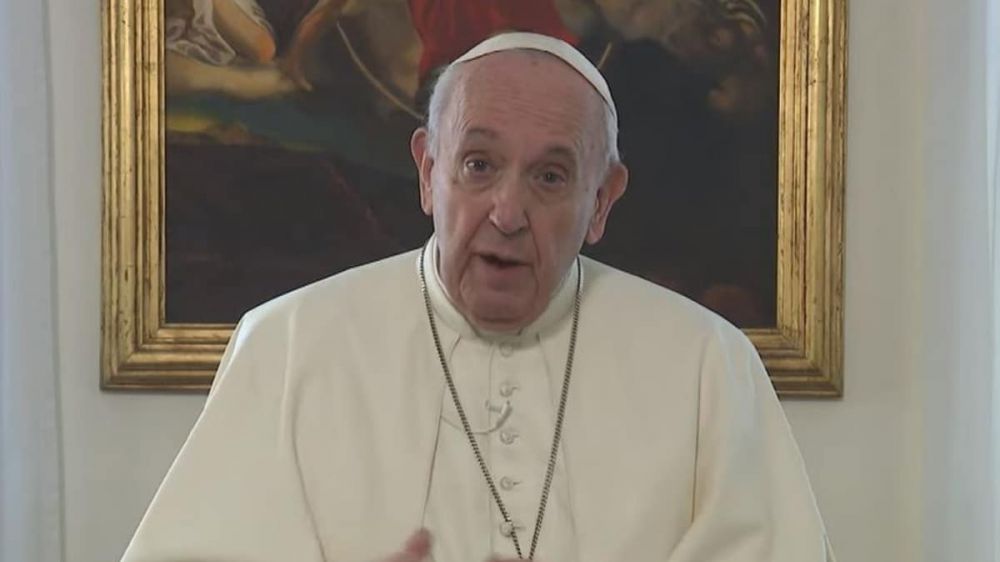 El Papa sale a aplaudir a los sanitarios en su intencin de oracin para abril