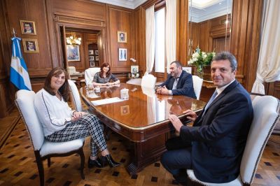 CFK marca el camino que pide para las paritarias y otorga un aumento general y uniforme de 20 mil pesos para los legislativos antes de las paritarias