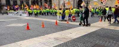 Trabajadores de la basura de Barcelona convocan huelga para finales de abril