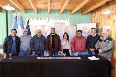 Cabandié cerró su visita a Neuquén con financiamiento para la protección de los bosques y la prevención de incendios