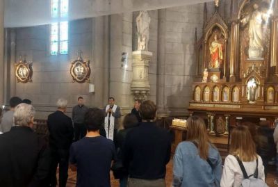 El Obispo Mestre bendijo las imágenes del Via Crucis de la Iglesia Catedral