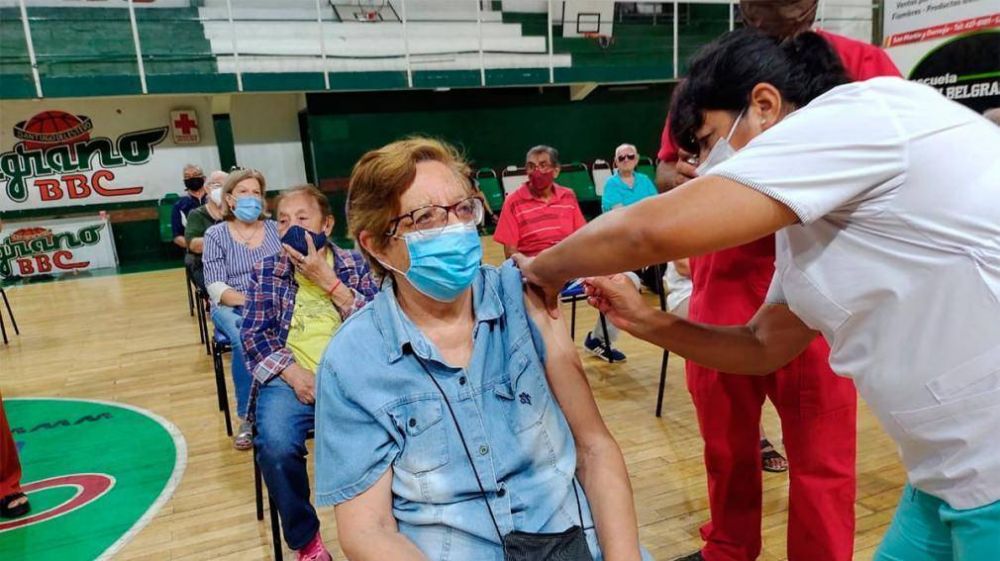 Coronavirus en Santiago: este viernes arranca la campaa de vacunacin de la primera y segunda dosis de refuerzo