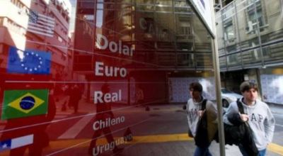 Tras los anuncios econ�micos, el d�lar libre interrumpi� su calma: subi� 3 pesos y lleg� a $198