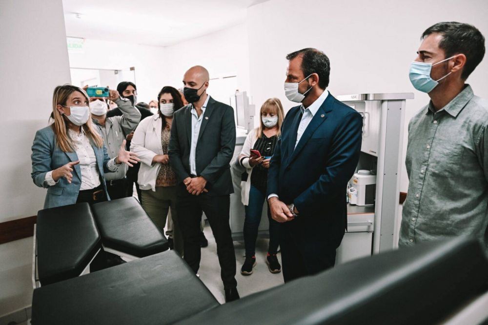 Ariel Sujarchuk y Beto Ramil supervisaron la renovacin de los quirfanos del Hospital Municipal Nstor Carlos Kirchner