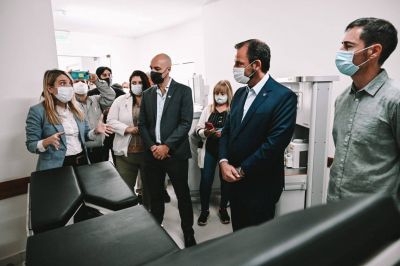 Ariel Sujarchuk y Beto Ramil supervisaron la renovación de los quirófanos del Hospital Municipal Néstor Carlos Kirchner
