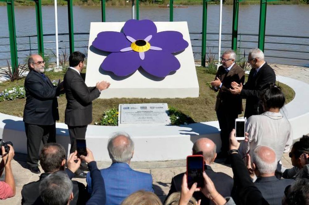 Julio Zamora inaugur la Plazoleta Armenia y el Monumento Nomeolvides