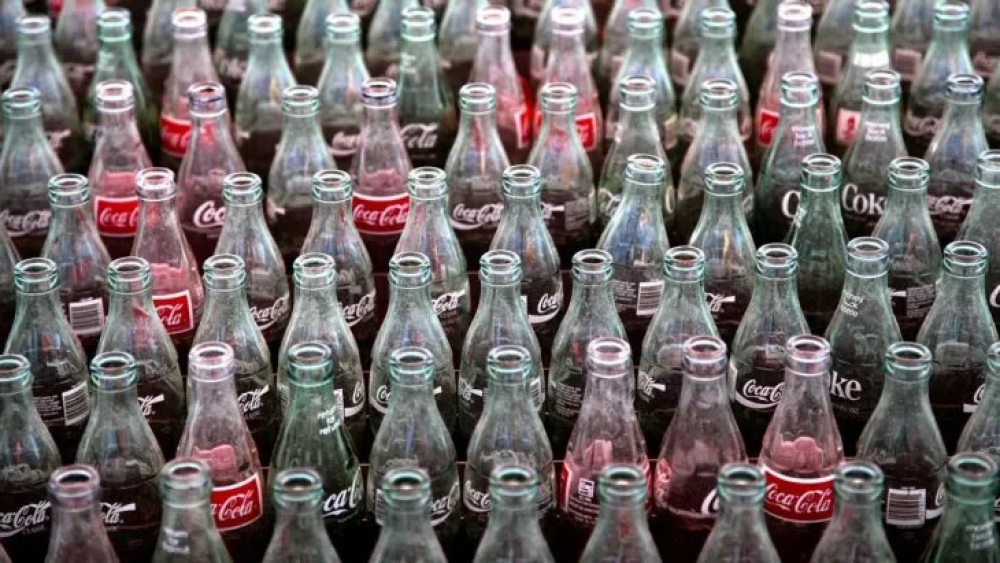 Coca-Cola recurre a las botellas de vidrio rellenables para luchar contra la inflacin