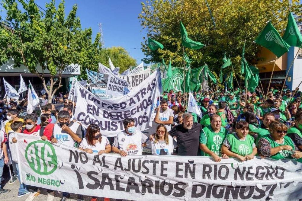Segundo día de paro y movilizaciones por paritarias en Río Negro