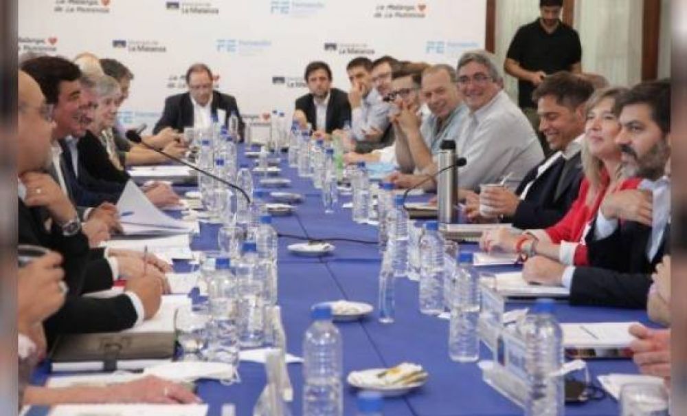 Kicillof encabez una reunin de Gabinete con Fernando Espinoza y su equipo de gobierno