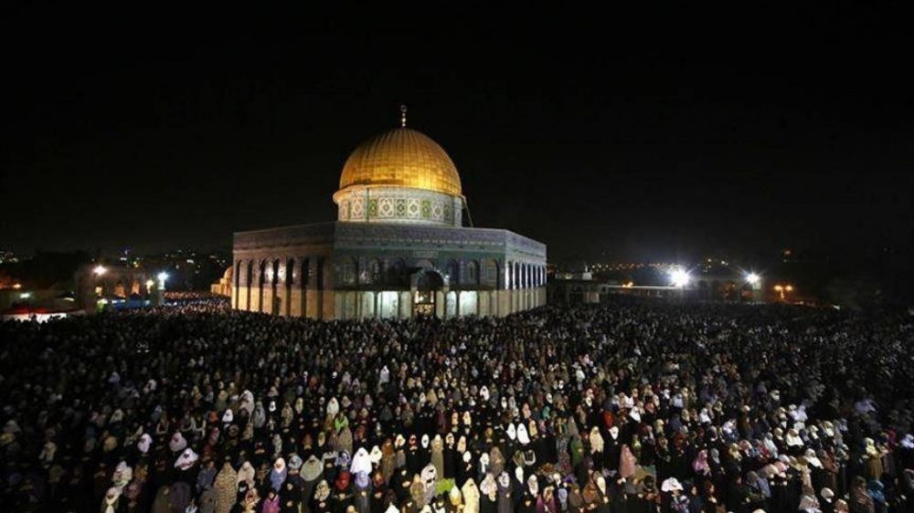 Palestina: 250 mil fieles colman la mezquita Al Aqsa en la noche 27 de Ramadn