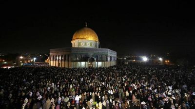 Palestina: 250 mil fieles colman la mezquita Al Aqsa en la noche 27 de Ramadán