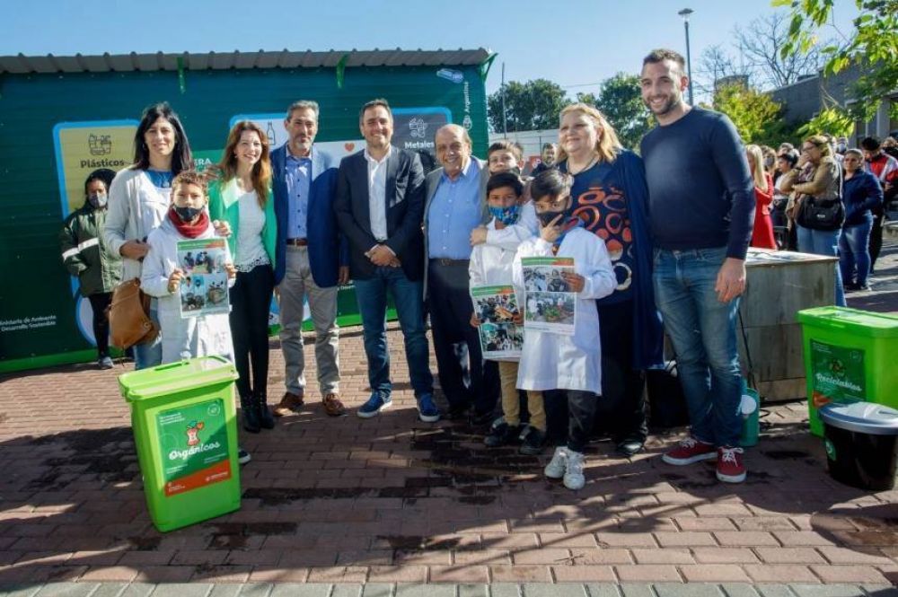 Mussi y el ministro Cabandi entregaron maquinarias para el programa Berazategui Recicla