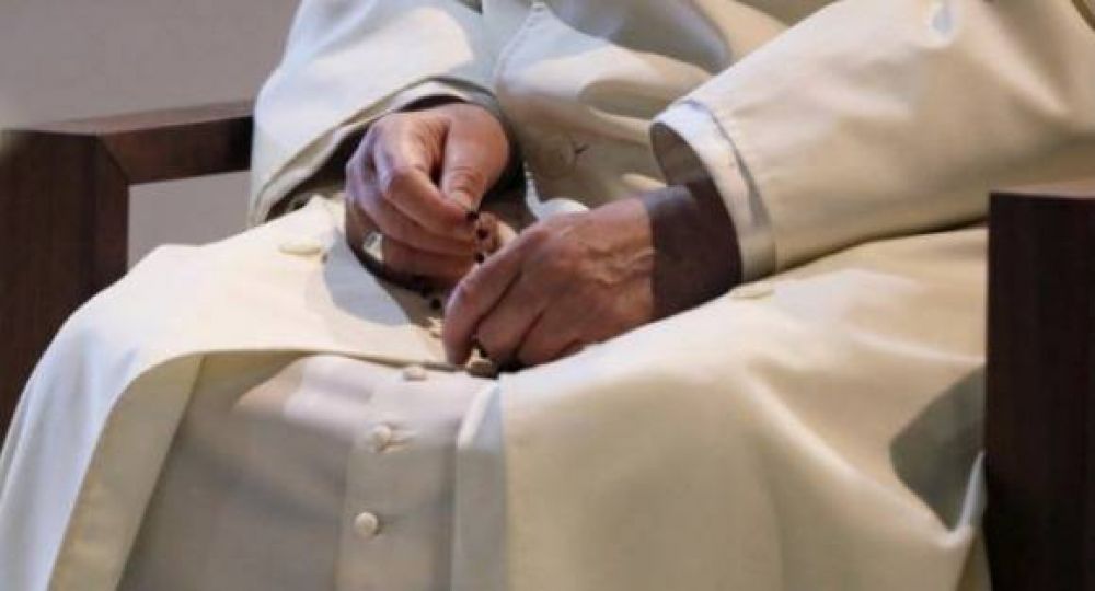 El Papa nos pide rezar el rosario cada día de mayo por la paz
