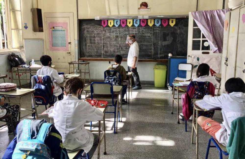Diputados PRO apuntan a Suteba y Kicillof por adoctrinar alumnos bonaerenses