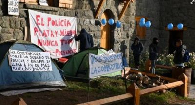 Carreras encabezó un acto en Bariloche y se llamó al silencio ante los conflictos gremiales