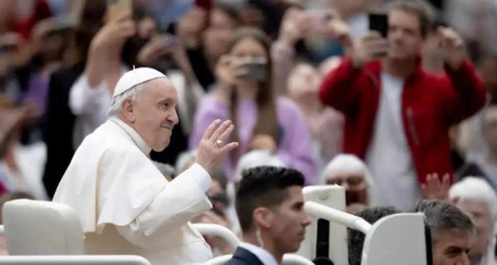 El Papa Francisco pide rezar el Rosario cada da durante el mes de mayo
