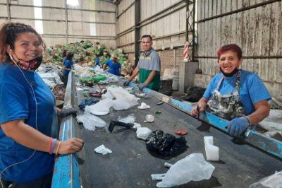 Financiarán un proyecto para crear políticas públicas de reciclado entre cooperativas y Estado