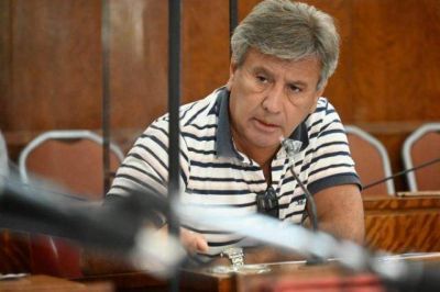 “Montenegro se quiere hacer cargo de Punta Mogotes, ¿será para privatizarlo?”, manifestó el concejal Páez