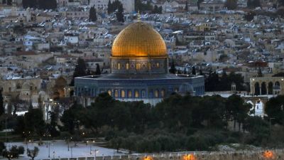 Jerusalén: Impiden a los fieles rezar en la mezquita Al Aqsa