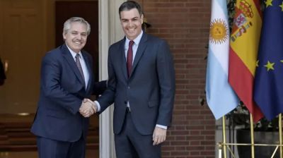 Alberto Fernández intenta dejar la interna oficial en Madrid y volver a su rol de líder internacional