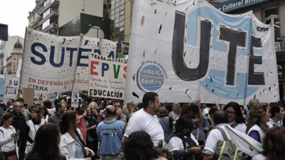 Paro y movilización de docentes contra la Reforma al Estatuto que propone JxC