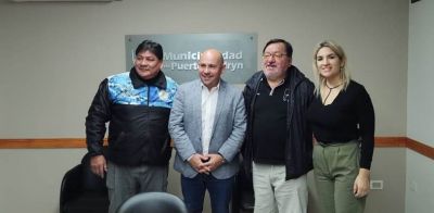El intendente de Puerto Madryn entregó terrenos a miembros del gremio SUTIAGA