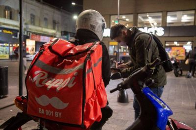Con un mega operativo en 24 municipios, Kicillof sali� a controlar la registraci�n laboral de trabajadores de delivery y le manda un mensaje a la Naci�n