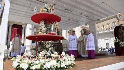 Francisco: Que los nuevos santos inspiren soluciones de unión y caminos de diálogo