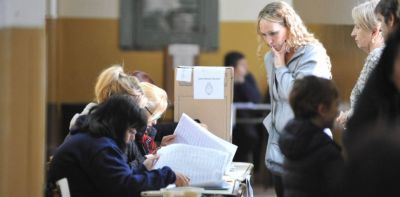 El desdoblamiento electoral en Provincia se estanca y especulan sobre su conveniencia