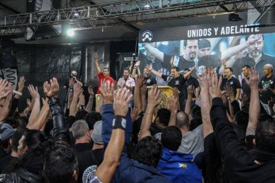 A horas de vencer la conciliaci�n, el gremio del neum�tico busca perforar el techo salarial y amenaza: �Hasta que no tengamos respuestas las cubiertas no van a salir�