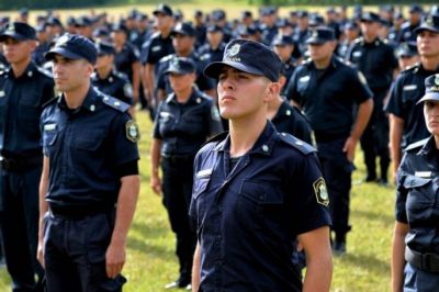 Kicillof aumentó un 10% el salario de la Policía bonaerense