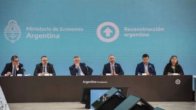 Alberto Fernández se aferra al plan económico de Guzmán y se respalda en los empresarios